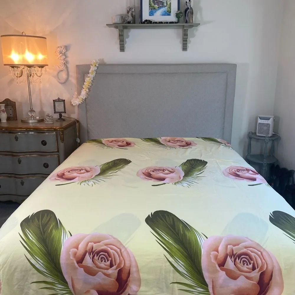 Floral Boho Bedding Set with Pink Roses and Green Feathers
